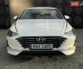 Белый Хендай Соната, объемом двигателя 2 л и пробегом 121 тыс. км за 19700 $, фото 1 на Automoto.ua