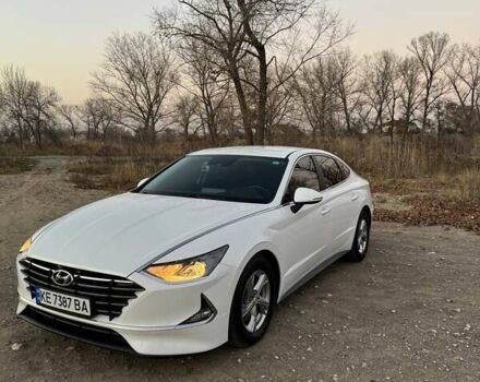 Белый Хендай Соната, объемом двигателя 2 л и пробегом 115 тыс. км за 20000 $, фото 1 на Automoto.ua