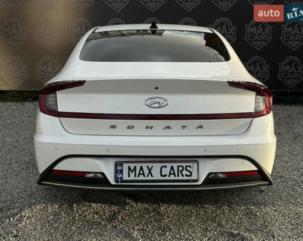 Белый Хендай Соната, объемом двигателя 2 л и пробегом 121 тыс. км за 19700 $, фото 5 на Automoto.ua