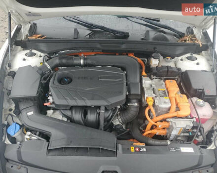 Білий Хендай Соната, об'ємом двигуна 2.5 л та пробігом 35 тис. км за 18000 $, фото 9 на Automoto.ua