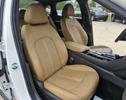 Белый Хендай Соната, объемом двигателя 1.6 л и пробегом 23 тыс. км за 9000 $, фото 10 на Automoto.ua