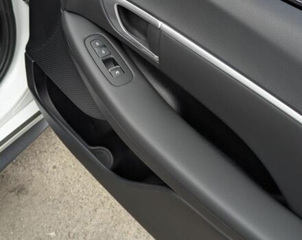 Белый Хендай Соната, объемом двигателя 2 л и пробегом 121 тыс. км за 19900 $, фото 17 на Automoto.ua