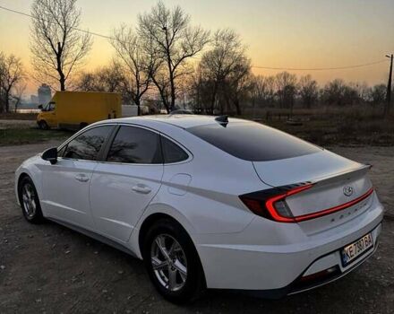 Белый Хендай Соната, объемом двигателя 2 л и пробегом 115 тыс. км за 20000 $, фото 3 на Automoto.ua