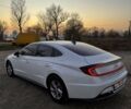 Белый Хендай Соната, объемом двигателя 2 л и пробегом 115 тыс. км за 20000 $, фото 3 на Automoto.ua