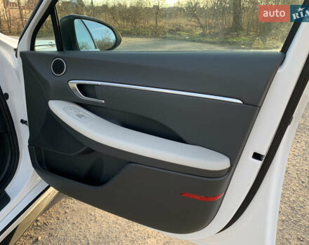 Белый Хендай Соната, объемом двигателя 2 л и пробегом 20 тыс. км за 27800 $, фото 54 на Automoto.ua