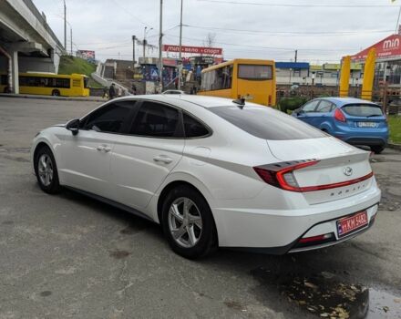 Белый Хендай Соната, объемом двигателя 2 л и пробегом 121 тыс. км за 19900 $, фото 1 на Automoto.ua