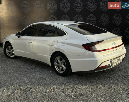 Белый Хендай Соната, объемом двигателя 2 л и пробегом 121 тыс. км за 19700 $, фото 4 на Automoto.ua