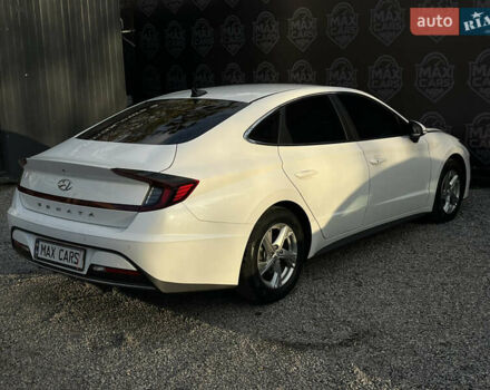 Белый Хендай Соната, объемом двигателя 2 л и пробегом 121 тыс. км за 19700 $, фото 7 на Automoto.ua