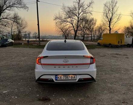 Белый Хендай Соната, объемом двигателя 2 л и пробегом 115 тыс. км за 20000 $, фото 4 на Automoto.ua