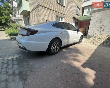 Белый Хендай Соната, объемом двигателя 2 л и пробегом 20 тыс. км за 27800 $, фото 6 на Automoto.ua