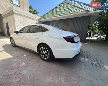 Белый Хендай Соната, объемом двигателя 2 л и пробегом 20 тыс. км за 27800 $, фото 5 на Automoto.ua