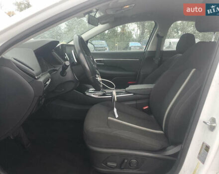 Білий Хендай Соната, об'ємом двигуна 2.5 л та пробігом 35 тис. км за 18000 $, фото 6 на Automoto.ua