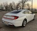 Белый Хендай Соната, объемом двигателя 2 л и пробегом 115 тыс. км за 20000 $, фото 5 на Automoto.ua