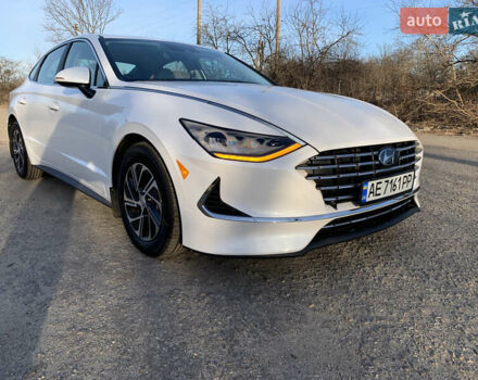 Белый Хендай Соната, объемом двигателя 2 л и пробегом 20 тыс. км за 27800 $, фото 1 на Automoto.ua