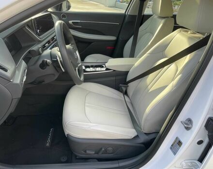 Белый Хендай Соната, объемом двигателя 1.6 л и пробегом 20 тыс. км за 15700 $, фото 7 на Automoto.ua