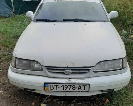 Белый Хендай Соната, объемом двигателя 2 л и пробегом 100 тыс. км за 1000 $, фото 1 на Automoto.ua