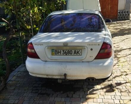 Белый Хендай Соната, объемом двигателя 2 л и пробегом 450 тыс. км за 2000 $, фото 1 на Automoto.ua