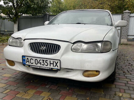 Белый Хендай Соната, объемом двигателя 2 л и пробегом 259 тыс. км за 1400 $, фото 1 на Automoto.ua