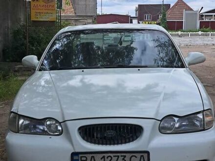 Білий Хендай Соната, об'ємом двигуна 2 л та пробігом 300 тис. км за 1700 $, фото 1 на Automoto.ua