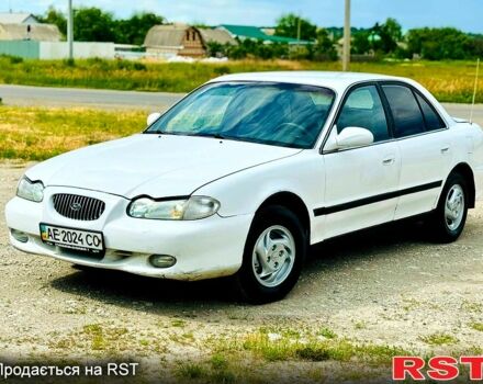 Белый Хендай Соната, объемом двигателя 2 л и пробегом 270 тыс. км за 1250 $, фото 1 на Automoto.ua