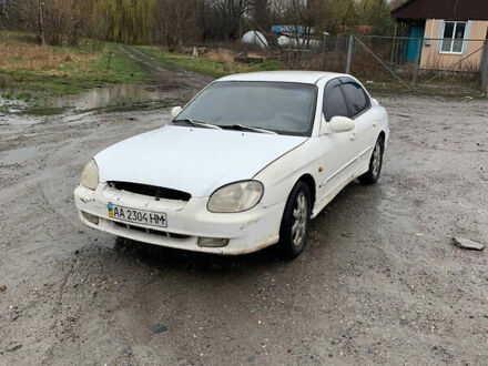 Хендай Соната 1999 в Жашкове на Automoto.ua Белый Хендай Соната, объемом двигателя 2 л и пробегом 500 тыс. км за 1350 $, фото 1 на Automoto.ua