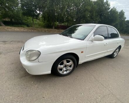 Белый Хендай Соната, объемом двигателя 2 л и пробегом 250 тыс. км за 2800 $, фото 1 на Automoto.ua