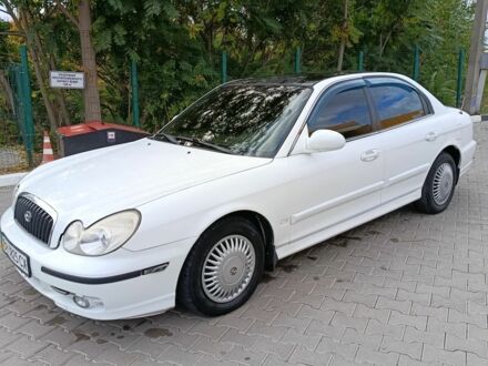 Белый Хендай Соната, объемом двигателя 2 л и пробегом 270 тыс. км за 2799 $, фото 1 на Automoto.ua