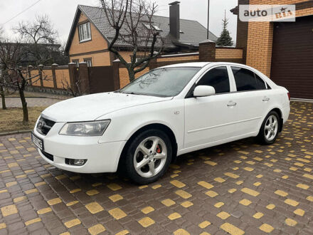 Хендай Соната 2006 в Харькове на Automoto.ua Белый Хендай Соната, объемом двигателя 2.4 л и пробегом 160 тыс. км за 7500 $, фото 1 на Automoto.ua