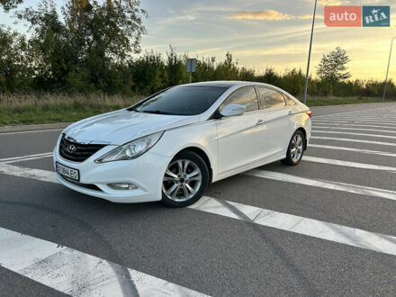 Хендай Соната 2010 в Хмельницком на Automoto.ua Белый Хендай Соната, объемом двигателя 2.4 л и пробегом 180 тыс. км за 8500 $, фото 1 на Automoto.ua