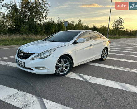 Белый Хендай Соната, объемом двигателя 2.4 л и пробегом 180 тыс. км за 8500 $, фото 1 на Automoto.ua
