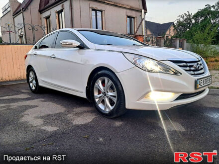 Белый Хендай Соната, объемом двигателя 2 л и пробегом 152 тыс. км за 9300 $, фото 1 на Automoto.ua