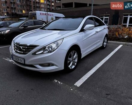 Белый Хендай Соната, объемом двигателя 2.4 л и пробегом 224 тыс. км за 9900 $, фото 1 на Automoto.ua