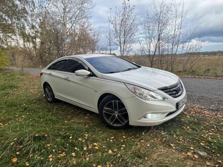 Хендай Соната 2010 в Миргороде на Automoto.ua Белый Хендай Соната, объемом двигателя 2 л и пробегом 385 тыс. км за 8750 $, фото 1 на Automoto.ua