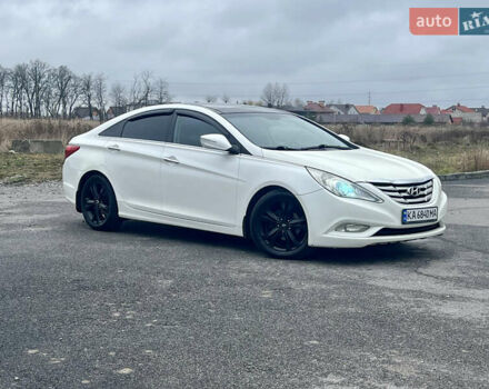 Білий Хендай Соната, об'ємом двигуна 2.4 л та пробігом 275 тис. км за 7600 $, фото 1 на Automoto.ua