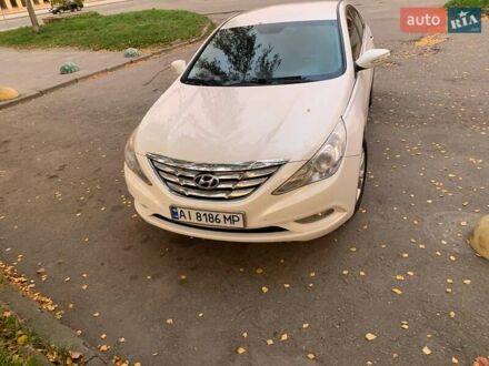 Хендай Соната 2010 в Белой Церкве на Automoto.ua Белый Хендай Соната, объемом двигателя 2.36 л и пробегом 235 тыс. км за 9900 $, фото 1 на Automoto.ua