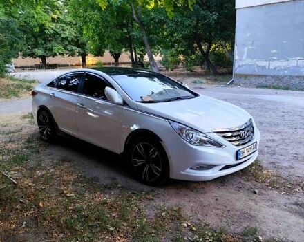 Белый Хендай Соната, объемом двигателя 2 л и пробегом 361 тыс. км за 6500 $, фото 1 на Automoto.ua