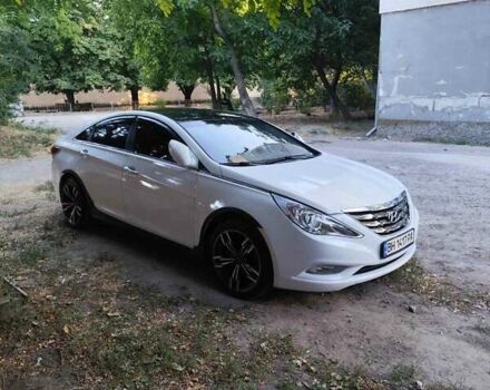 Белый Хендай Соната, объемом двигателя 2 л и пробегом 361 тыс. км за 6500 $, фото 1 на Automoto.ua