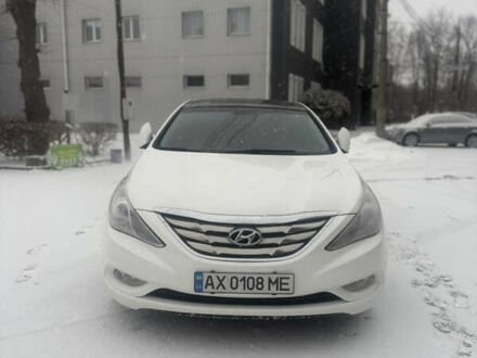 Белый Хендай Соната, объемом двигателя 2.36 л и пробегом 218 тыс. км за 7399 $, фото 1 на Automoto.ua