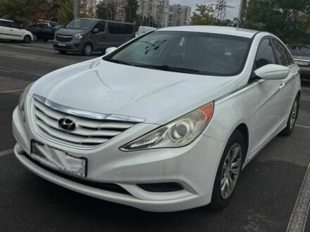 Белый Хендай Соната, объемом двигателя 2.4 л и пробегом 115 тыс. км за 7000 $, фото 1 на Automoto.ua