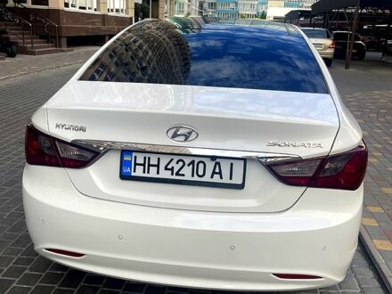 Белый Хендай Соната, объемом двигателя 2.4 л и пробегом 203 тыс. км за 9300 $, фото 1 на Automoto.ua