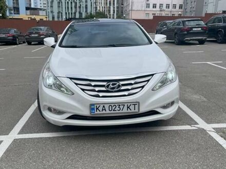 Хендай Соната 2010 у Києві на Automoto.ua Білий Хендай Соната, об'ємом двигуна 2.36 л та пробігом 137 тис. км за 11000 $, фото 1 на Automoto.ua