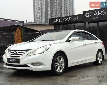 Белый Хендай Соната, объемом двигателя 2.4 л и пробегом 163 тыс. км за 9999 $, фото 1 на Automoto.ua