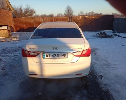 Белый Хендай Соната, объемом двигателя 2.4 л и пробегом 327 тыс. км за 6200 $, фото 1 на Automoto.ua