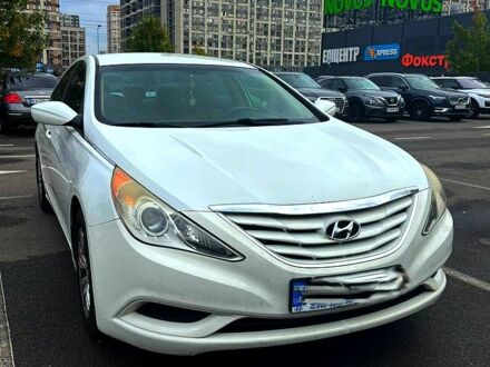 Белый Хендай Соната, объемом двигателя 2.4 л и пробегом 180 тыс. км за 8000 $, фото 1 на Automoto.ua