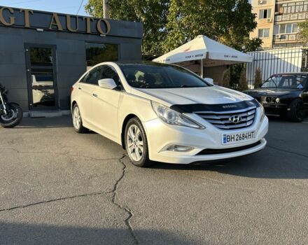 Білий Хендай Соната, об'ємом двигуна 2.4 л та пробігом 200 тис. км за 7200 $, фото 1 на Automoto.ua