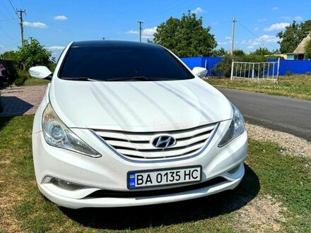 Белый Хендай Соната, объемом двигателя 2 л и пробегом 192 тыс. км за 9500 $, фото 1 на Automoto.ua