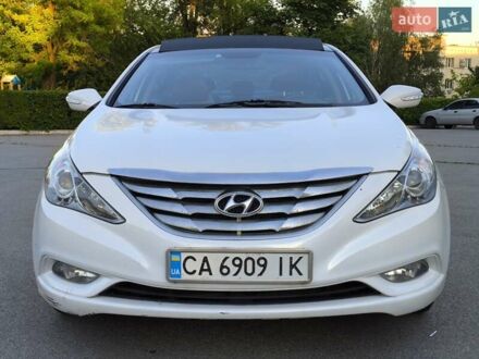 Хендай Соната 2011 в Запорожье на Automoto.ua Белый Хендай Соната, объемом двигателя 2.36 л и пробегом 693 тыс. км за 8200 $, фото 1 на Automoto.ua