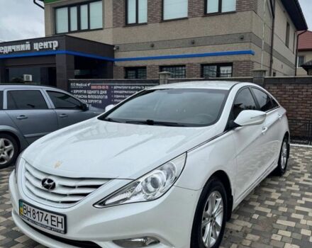 Белый Хендай Соната, объемом двигателя 2 л и пробегом 80 тыс. км за 10500 $, фото 1 на Automoto.ua