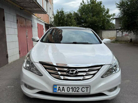 Білий Хендай Соната, об'ємом двигуна 2.4 л та пробігом 224 тис. км за 9300 $, фото 1 на Automoto.ua