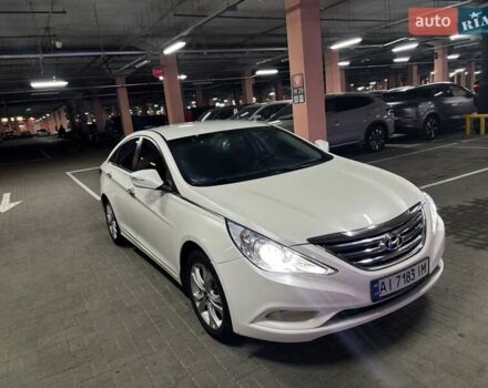 Белый Хендай Соната, объемом двигателя 2 л и пробегом 249 тыс. км за 9500 $, фото 1 на Automoto.ua
